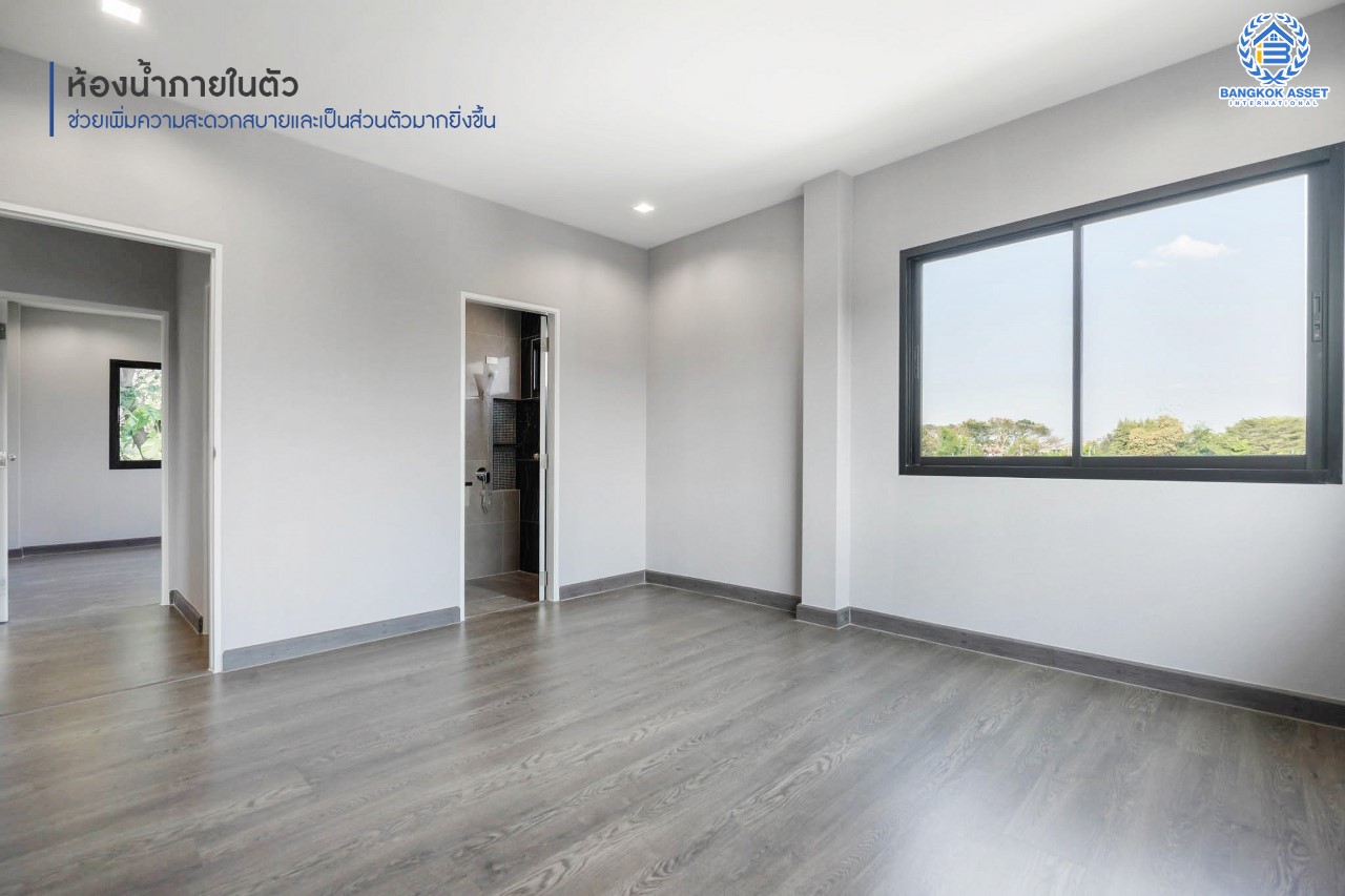 บ้านมือสองตกแต่งใหม่ แบรนด์ LH หลังมุม ดีไซน์สุดหรูหรา เนื้อที่ 121 ตร.ว. ม.ลดาวัลย์ ปิ่นเกล้า-บรมราชชนนี ฟังก์ชันจัดเต็ม 3 ห้องนอน 1 ห้องอเนกประสงค์ชั้นล่าง 3 ห้องน้ำ จอดรถได้ถึง 4 คัน บนพื้นที่ใช้สอยถึง 330 ตร.ม. ทำเลศักยภาพเชื่อมต่อหลายเส้นทาง ใกล้ ม.มหิดล และเซ็นทรัลศาลายา